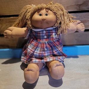 Vintage Mattel Cabbage Patch Doll. In good shape, no rips or tairs.